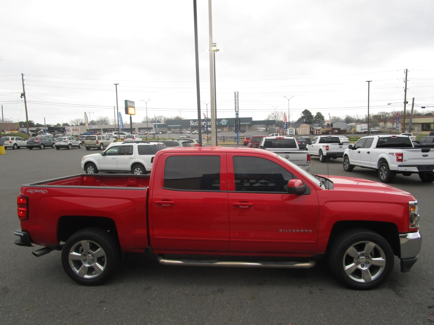 2017 RED /Black / Cloth Chevrolet Silverado 1500 LT Crew Cab 4WD (3GCUKRECXHG) with an 5.3L V8 OHV 16V engine, 6A transmission, located at 1814 Albert Pike Road, Hot Springs, AR, 71913, (501) 623-1717, 34.494228, -93.094070 - Photo#2